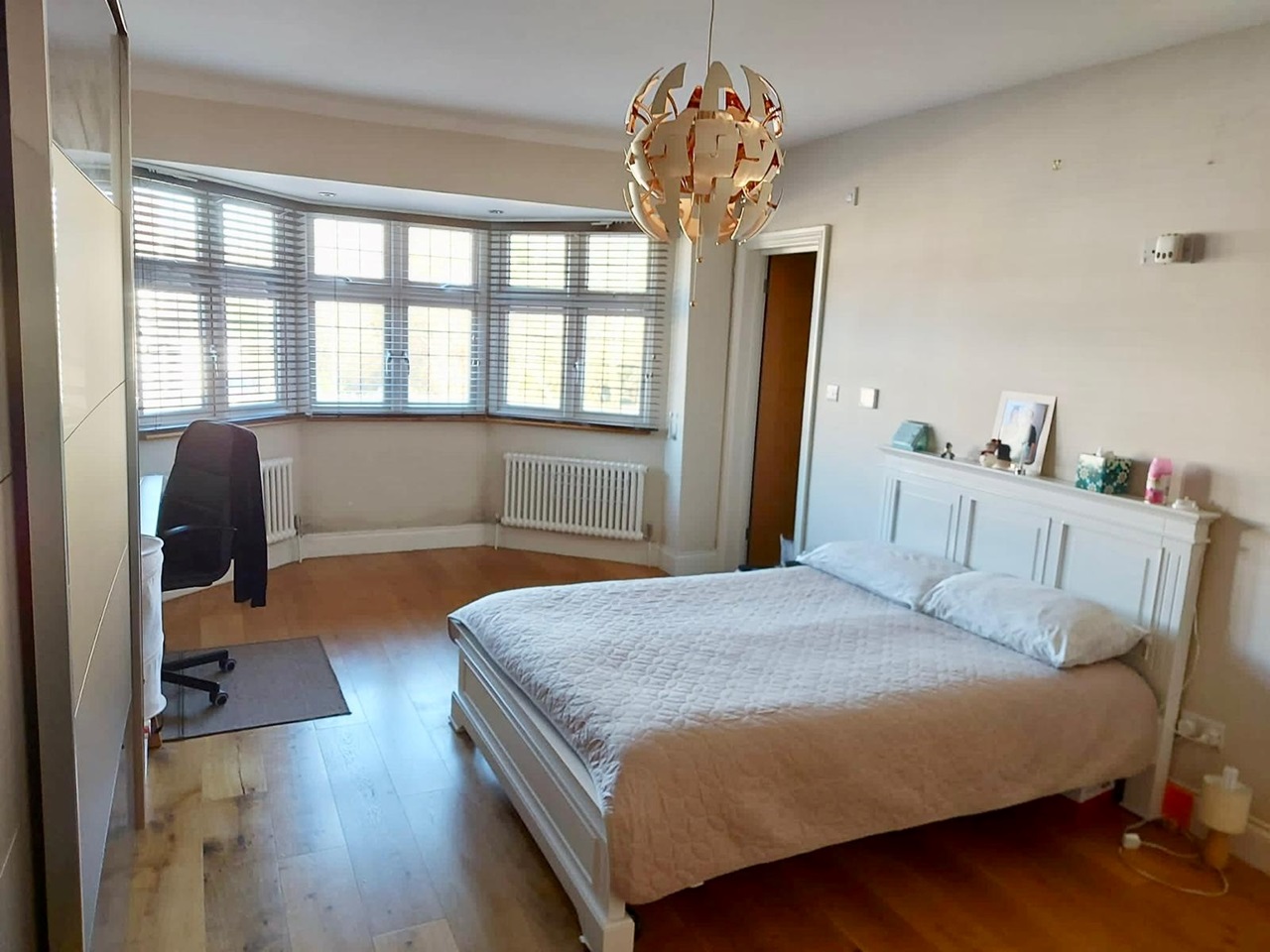 London Room in a Shared House, Totteridge Lane, N20 To Rent Now for £1,100.00 p/m