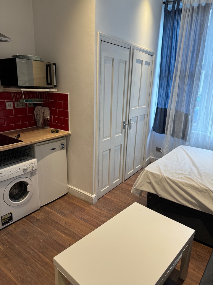 London Nw10 8Ay Studio Flat, Harley Road, NW10 To Rent Now for £990