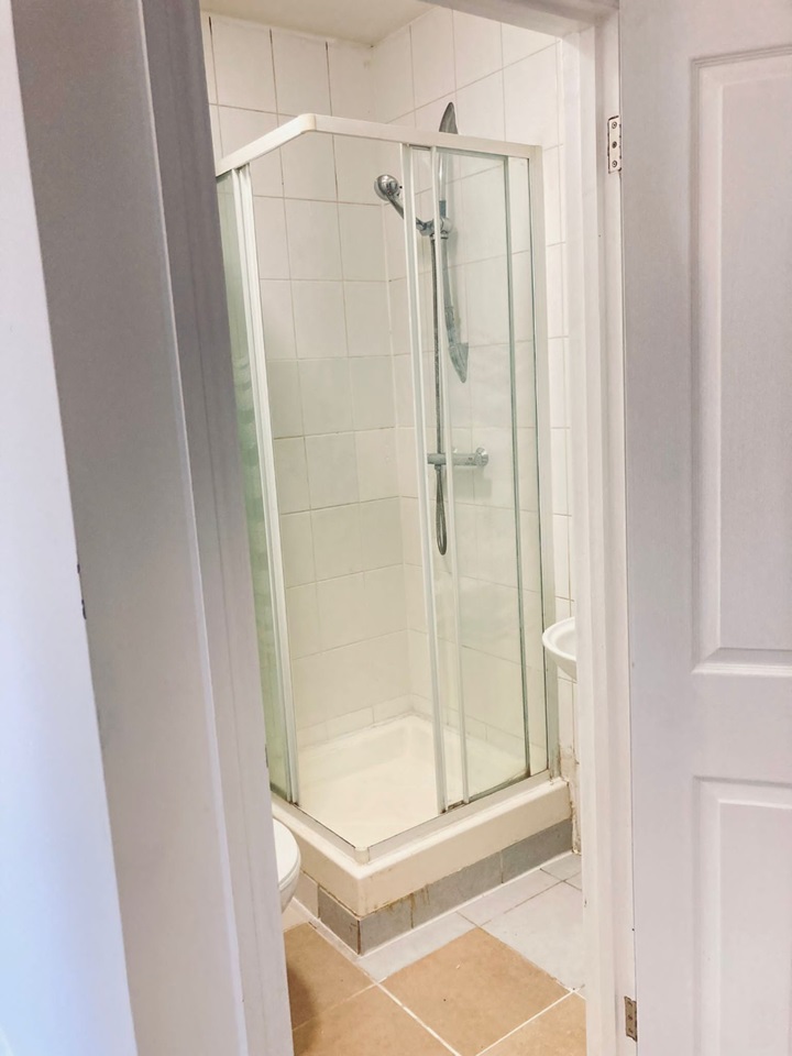 London Studio Flat, Lichfield Grove, N3 To Rent Now for £1,000.00 p/m