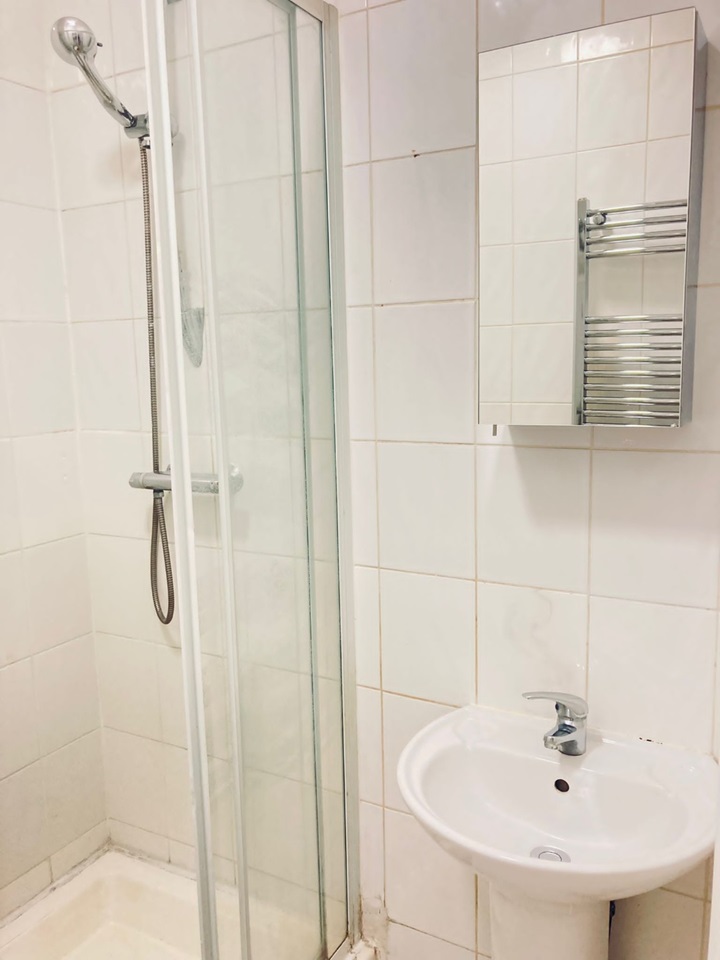 London Studio Flat, Lichfield Grove, N3 To Rent Now for £1,000.00 p/m