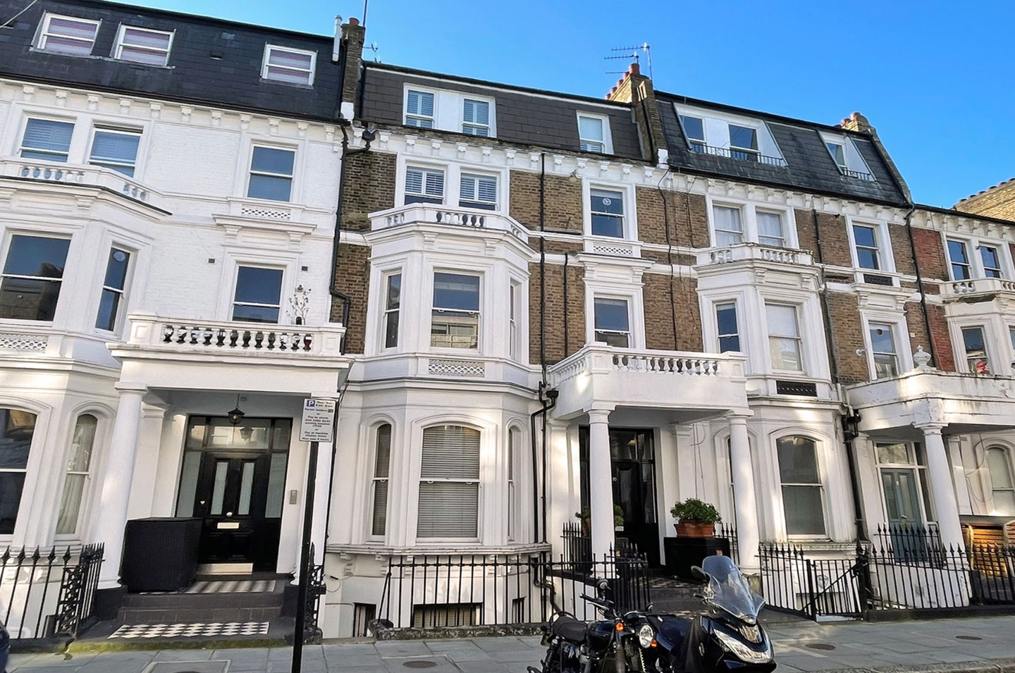 London 2 Bed Flat, Sinclair Gardens, W14 To Rent Now for £2,600.00 p/m