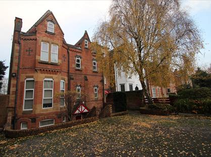Studio Flat, Park Road West, CH43