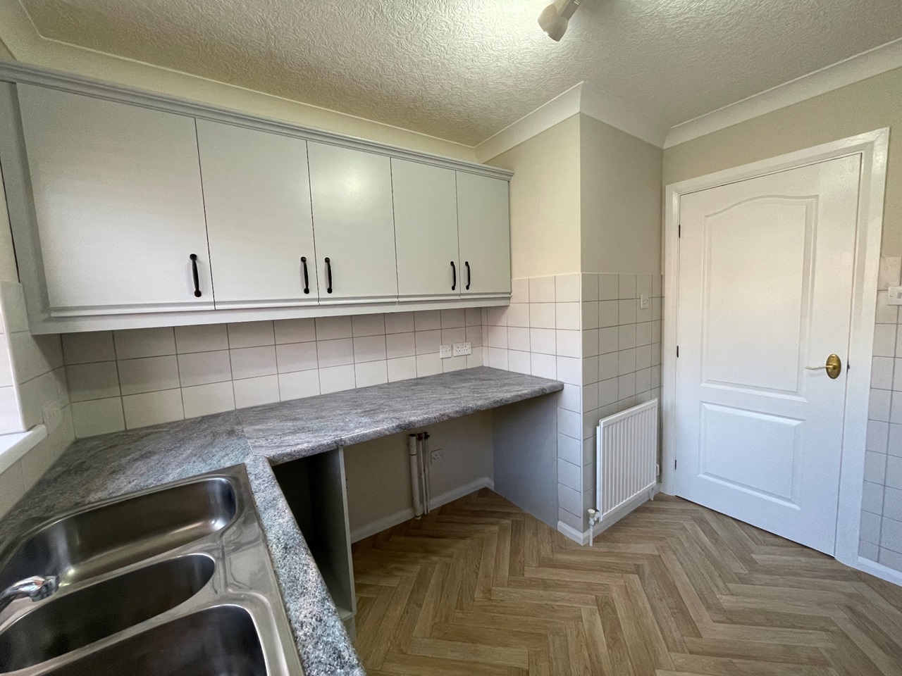 Featherstone, Pontefract 2 Bed Bungalow, Mews Court, WF7 To Rent