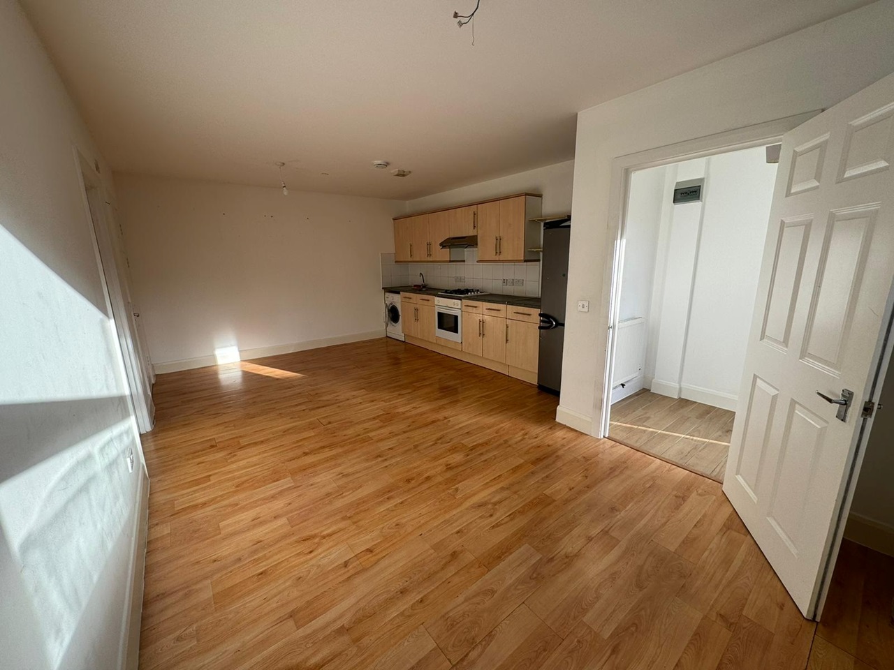 Woolwich 1 Bed Flat, Uplands Close, SE18 To Rent Now for £1,275.00 p/m