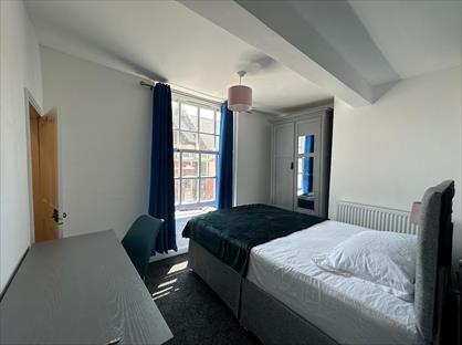 Room in a Shared House, County Road, ST16