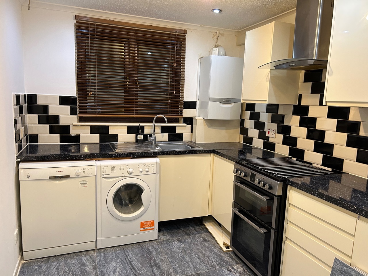 London 1 Bed Flat, Chingford, E4 To Rent Now for £1,350.00 p/m