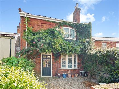 3 Bed Semi-Detached House, Dereham Road, NR9