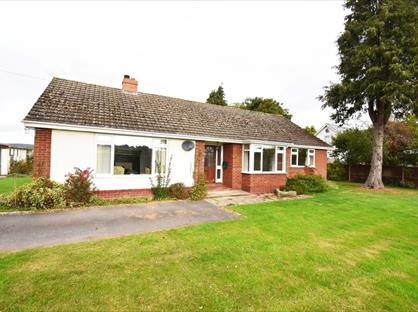 3 Bed Bungalow, Clovelly Lodge, HR1