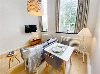 Studio Flat, Mcdonald Road, EH7