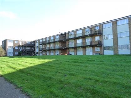 2 Bed Flat, Lapis Close, DA12
