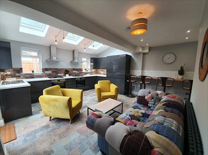 6 Bed End Terrace, Saunders Park View, BN2