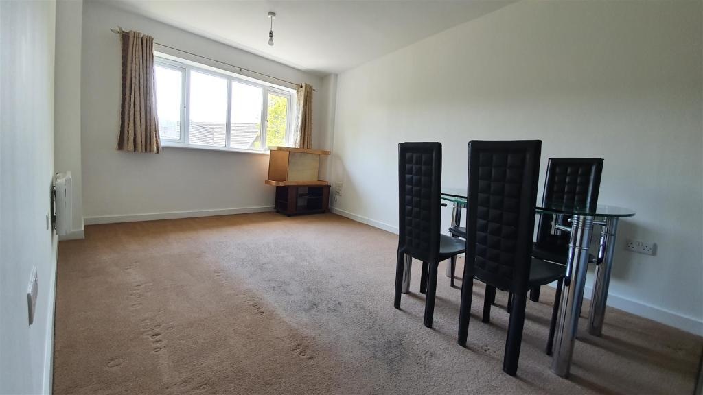 Slough 2 Bed Flat, Aspects Court, SL1 To Rent Now for £1,550.00 p/m