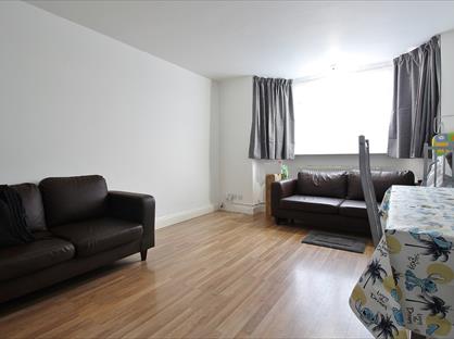 3 Bed Maisonette, Laburnum Grove, TW3