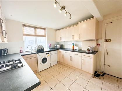 2 Bed Flat, Wingrove Road, NE4