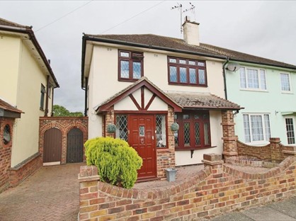 3 Bed Semi-Detached House, Thistley Close, SS9