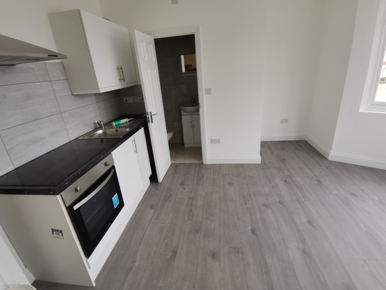 Ilford 1 Bed Flat, Goodmayes Lane, IG3 To Rent Now for £1,300.00 p/m