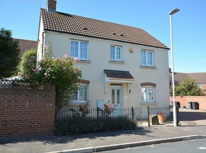 3 Bed Detached House, Lyneham Drive, GL2