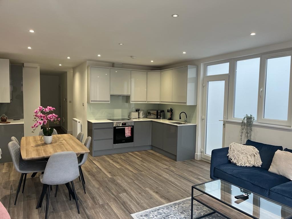 London 2 Bed Flat, Finchley Lane, NW4 To Rent Now for £2,500.00 p/m