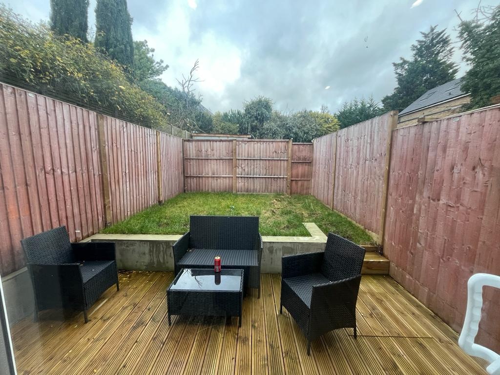 London 2 Bed Flat, Finchley Lane, NW4 To Rent Now for £2,500.00 p/m