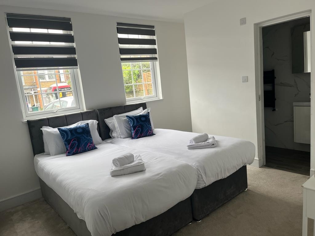 London 2 Bed Flat, Finchley Lane, NW4 To Rent Now for £2,500.00 p/m