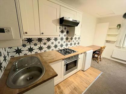 Studio Flat, Oldfield Road, TW12