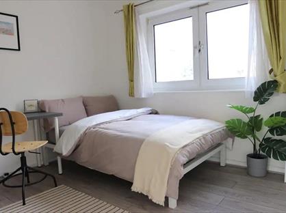Room in a Shared House, Capstan Square, E14