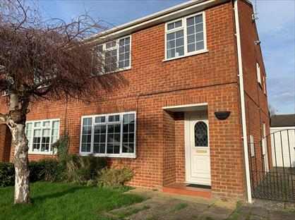 4 Bed Semi-Detached House, Otters Brook, MK18