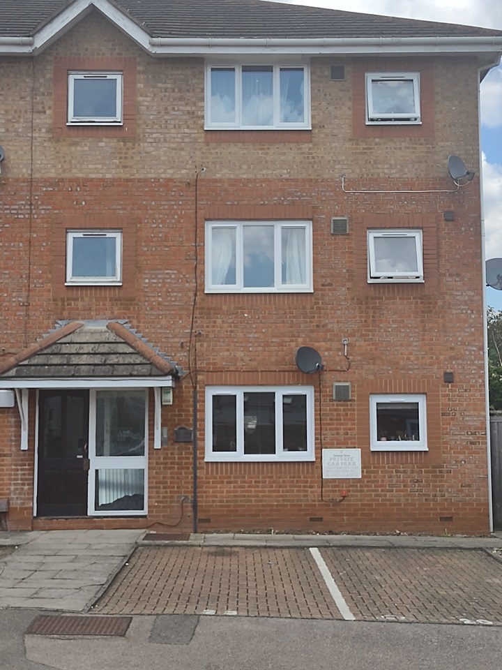Earlswood, Redhill 1 Bed Flat, Thursley House, RH1 To Rent Now for