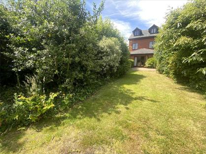 4 Bed Detached House, Black Horse Hill, CH48