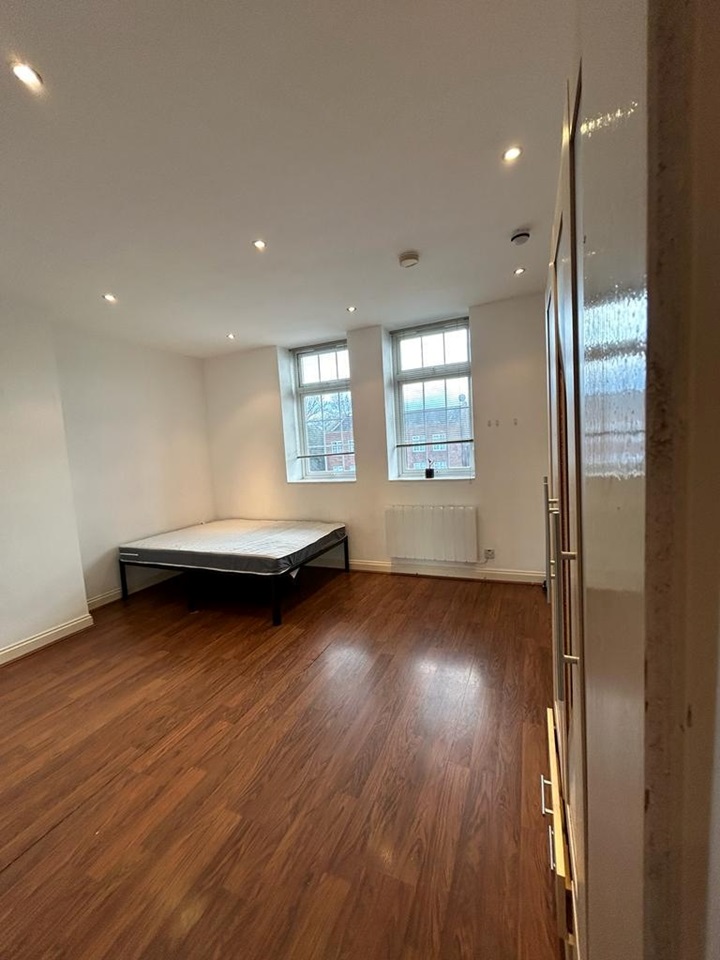 London Studio Flat, Finchley Lane, NW4 To Rent Now for £1,100.00 p/m