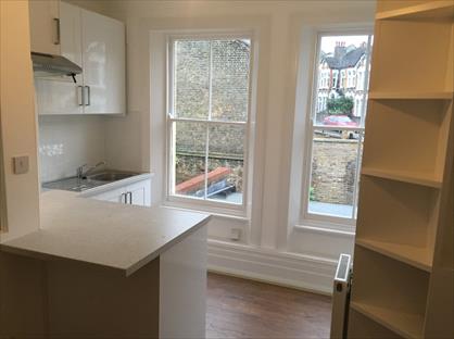Studio Flat, Halesworth Rd, SE13