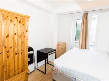 Studio Flat, Kember Street, N1