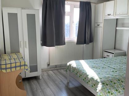 3 Bed Flat, Bronti Close, SE17