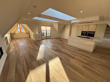 2 Bed Penthouse, Totteridge Lane, N20