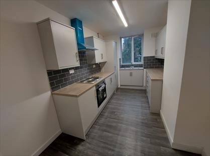 2 Bed Maisonette, Singleton Court, M25