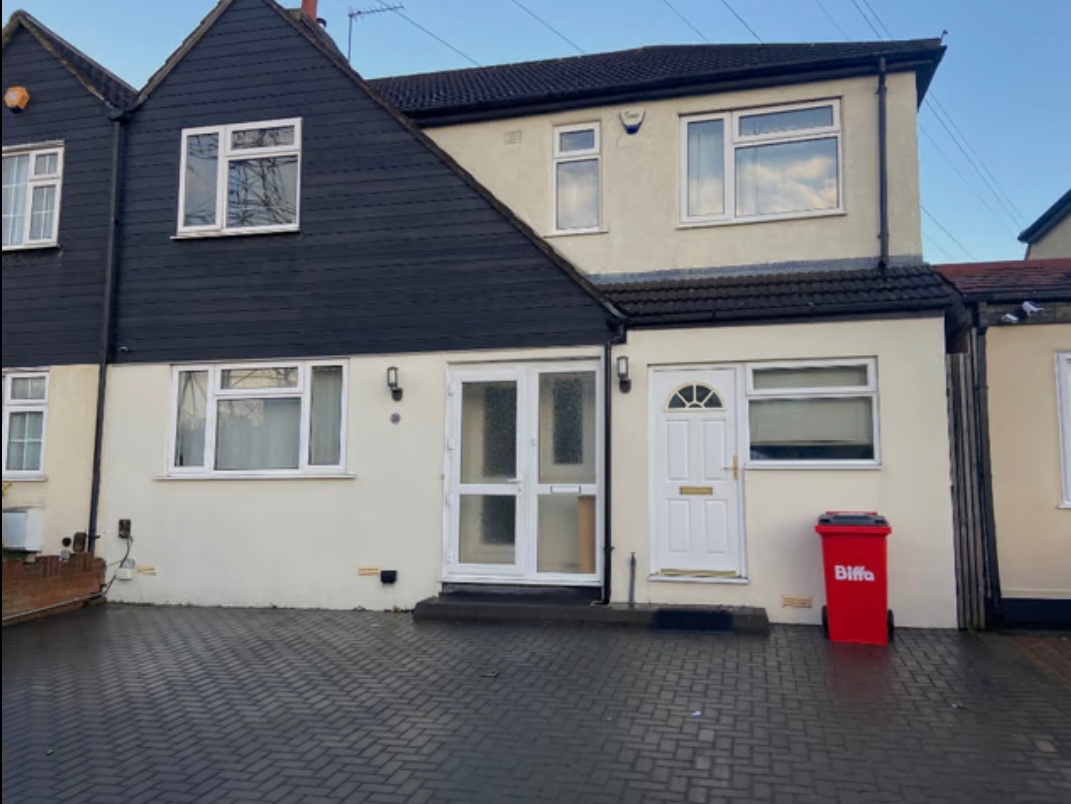 Enfield Studio Flat, Princes Avenue, EN3 To Rent Now for £1,000.00 p/m