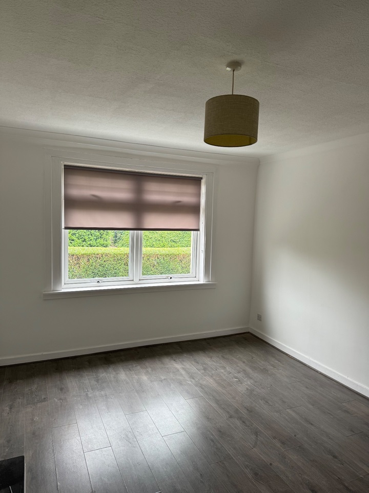 Glasgow 2 Bed Flat, Sandyhills, G32 To Rent Now for £800.00 p/m