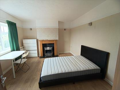 Room in a Shared House, Brabazon Road, BS34