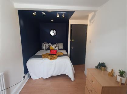 Room in a Shared House, Talbot Road, M14