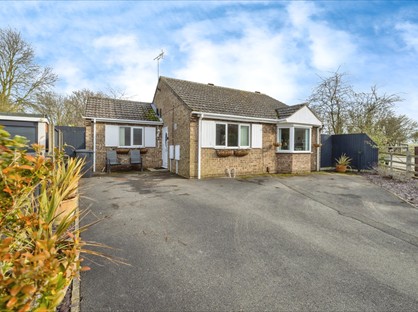 2 Bed Bungalow, Field Close, LN2