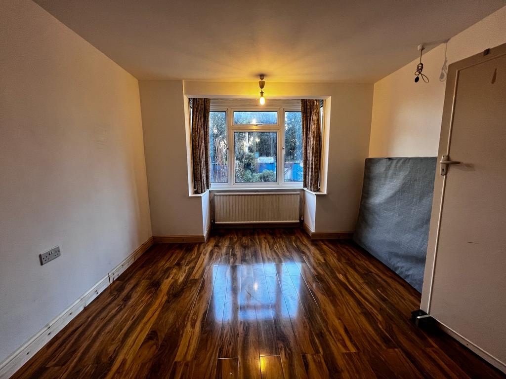 Northolt Room in a Shared House, Northolt, UB5 To Rent Now for £850