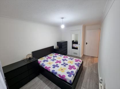 2 Bed Flat, Hunsdon Close, RM9