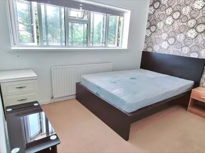 Room in a Shared House, Yews Avenue, EN1