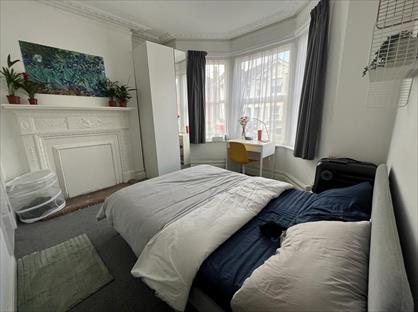 5 Bed Semi-Detached House, Woodcote Road, SO17