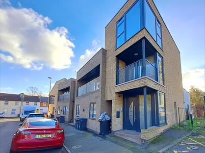 2 Bed Semi-Detached House, Kings Road, SE25