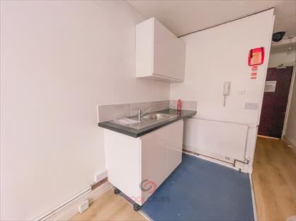 Studio Flat, Kember Street, N1