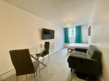 Studio Flat, Kember Street, N1