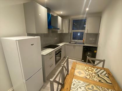 1 Bed Flat, High Street, TW3