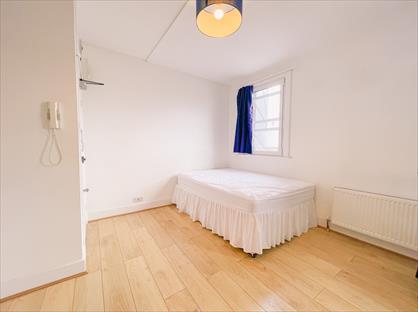 Studio Flat, Holloway Road, N7