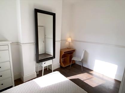 Room in a Shared Flat, Rosaline Road, SW6